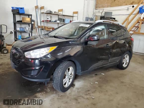 2011 Hyundai Tucson GLS z VIN KM8JUCACXBU307959, wystawiony jako Copart lot #67553525 z przebiegiem 171 724 mil mil oraz Nie do naprawy • Non repairable. Historia ofert i sprzedaży dostępna na DreamBid. Obrazek 1.