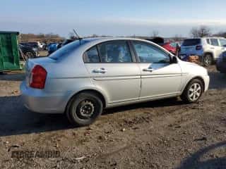 2010 Hyundai Accent GLS z VIN KMHCN4AC6AU466469, wystawiony jako Copart lot #84559954 z przebiegiem 73 121 mil mil oraz Czysty tytuł • Clean title. Historia ofert i sprzedaży dostępna na DreamBid. Obrazek 3.