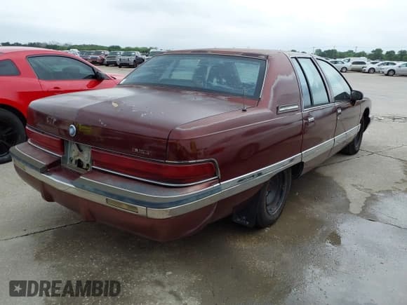 ✅ 1992 Buick Roadmaster • VIN: 1G4BN5372NR408210 • Lot: 41934723. Wystawiony na IAAI z przebiegiem 160 990 mil. Bezpłatny archiwum sprzedaży aukcyjnych z USA i szczegółowy raport historii pojazdu na DreamBid. Zdjęcie 4.
