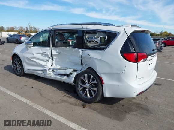 ✅ 2018 Chrysler Pacifica Limited • VIN: 2C4RC1GG5JR117703 • Lot: 43521625. Listed on IAAI with 88,374 mi. Free auction sales archive from the USA and detailed vehicle history report at DreamBid. Image 3.