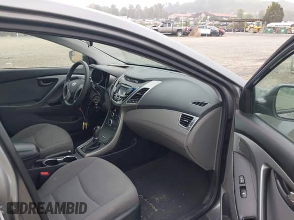 2014 Hyundai Elantra SE z VIN 5NPDH4AE5EH474595, wystawiony jako IAAI lot #43383354 z przebiegiem 112 394 mil mil oraz . Historia ofert i sprzedaży dostępna na DreamBid. Obrazek 5.