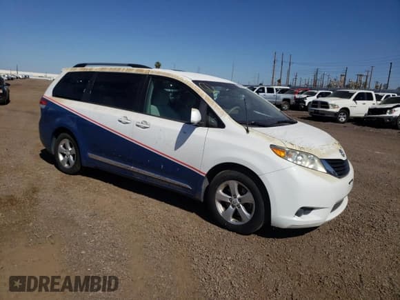 ✅ 2011 Toyota Sienna LE AAS • VIN: 5TDKK3DC9BS134854 • Лот: 90408435. Опубликован ранее на Copart с пробегом 127 829 миль. Бесплатный доступ к архиву аукционных продаж из США и подробный отчёт об истории автомобиля на DreamBid. Изображение 4.