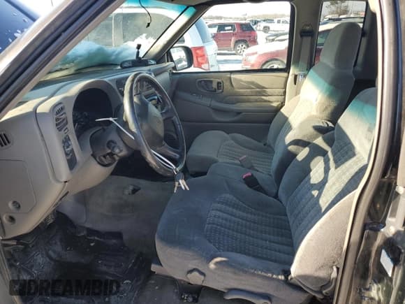 ✅ 2002 Chevrolet S-10 LS • VIN: 1GCDT19WX28158890 • Лот: 45664955. Опубликован ранее на Copart с пробегом 133 634 миль. Бесплатный доступ к архиву аукционных продаж из США и подробный отчёт об истории автомобиля на DreamBid. Изображение 7.