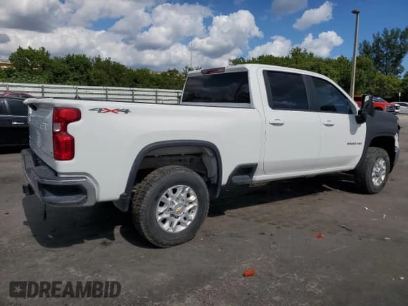 ✅ 2022 Chevrolet Silverado 2500HD LT • VIN: 1GC1YNEY2NF342112 • Lot: 92041275. Wystawiony na Copart z przebiegiem 61 076 mil. Bezpłatny archiwum sprzedaży aukcyjnych z USA i szczegółowy raport historii pojazdu na DreamBid. Zdjęcie 3.