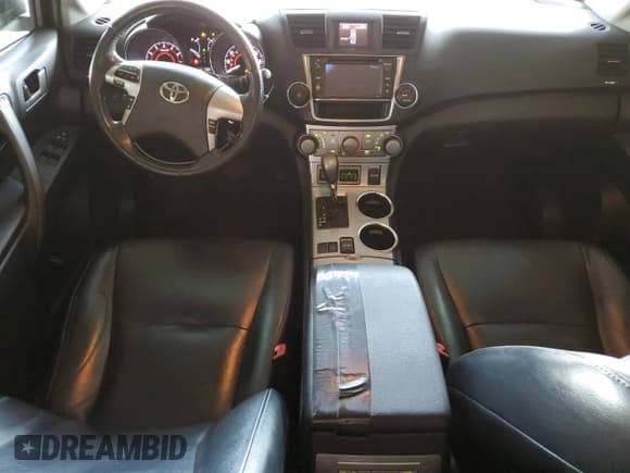 ✅ 2013 Toyota Highlander SE • VIN: 5TDZK3EHXDS122367 • Лот: 84025535. Опубликован ранее на Copart с пробегом 140 724 миль. Бесплатный доступ к архиву аукционных продаж из США и подробный отчёт об истории автомобиля на DreamBid. Изображение 8.