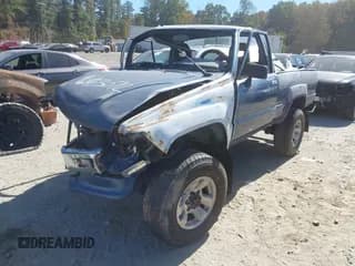 ✅ 1988 Toyota Pickup • VIN: JT4RN63A3J8007852 • Лот: 43526605. Опубликован ранее на IAAI с пробегом 318 004 миль. Бесплатный доступ к архиву аукционных продаж из США и подробный отчёт об истории автомобиля на DreamBid. Изображение 2.