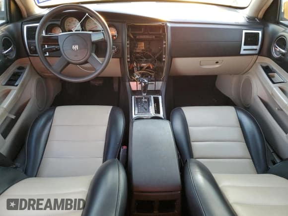 ✅ 2005 Dodge Magnum SE • VIN: 2D4FV48T25H531739 • Lot: 80589745. Wystawiony na Copart z przebiegiem 100 421 mil. Bezpłatny archiwum sprzedaży aukcyjnych z USA i szczegółowy raport historii pojazdu na DreamBid. Zdjęcie 8.