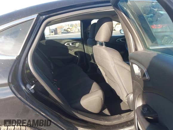 ✅ 2015 Chrysler 200 Limited • VIN: 1C3CCCAB8FN557700 • Lot: 43540085. Wystawiony na IAAI z przebiegiem 131 231 mil. Bezpłatny archiwum sprzedaży aukcyjnych z USA i szczegółowy raport historii pojazdu na DreamBid. Zdjęcie 8.