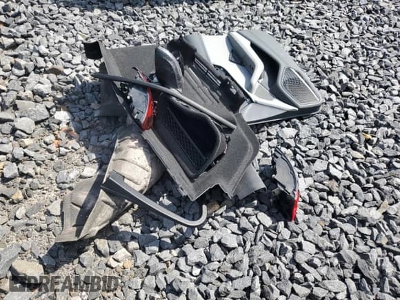 ✅ 2018 Audi A4 Prestige • VIN: WAUFNAF41JN014762 • Lot: 63342375. Wystawiony na Copart z przebiegiem 54 518 mil. Bezpłatny archiwum sprzedaży aukcyjnych z USA i szczegółowy raport historii pojazdu na DreamBid. Zdjęcie 12.