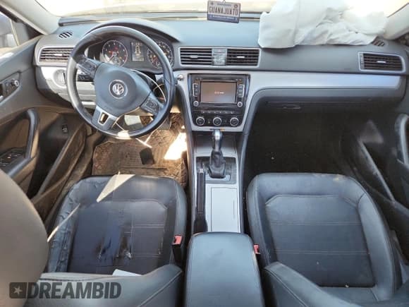 ✅ 2012 Volkswagen Passat SE • VIN: 1VWBH7A36CC068614 • Lot: 93104165. Wystawiony na Copart z przebiegiem 228 232 mil. Bezpłatny archiwum sprzedaży aukcyjnych z USA i szczegółowy raport historii pojazdu na DreamBid. Zdjęcie 8.