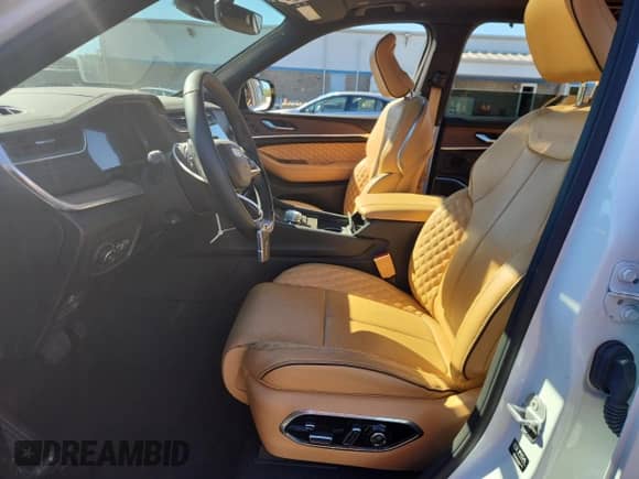 ✅ 2023 Jeep Grand Cherokee Summit • VIN: 1C4RJKEG6P8771614 • Lot: 85094655. Listed on Copart with 16,172 mi. Free auction sales archive from the USA and detailed vehicle history report at DreamBid. Image 7.