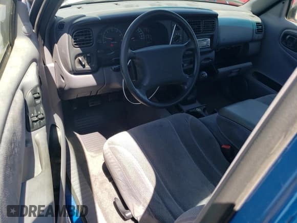 ✅ 2000 Dodge Dakota • VIN: 1B7FL26X5YS682973 • Lot: 56680405. Wystawiony na Copart z przebiegiem 90 762 mil. Bezpłatny archiwum sprzedaży aukcyjnych z USA i szczegółowy raport historii pojazdu na DreamBid. Zdjęcie 8.