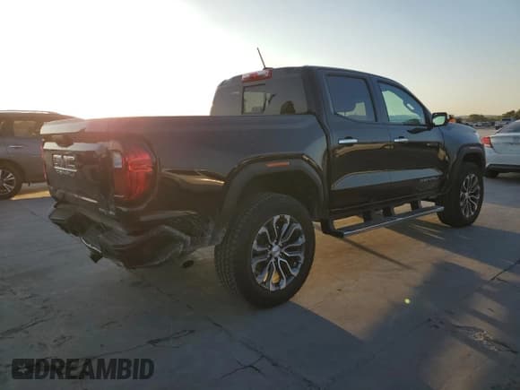 ✅ 2023 GMC Canyon 4WD Denali • VIN: 1GTP6FEK8P1164692 • Lot: 77033234. Wystawiony na Copart z przebiegiem 5 644 mil. Bezpłatny archiwum sprzedaży aukcyjnych z USA i szczegółowy raport historii pojazdu na DreamBid. Zdjęcie 3.
