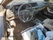 ✅ 2022 BMW 2 Series 228i • VIN: WBA53AK01N7K53677 • Lot: 65587275. Wystawiony na Copart z przebiegiem Nie podano. Bezpłatny archiwum sprzedaży aukcyjnych z USA i szczegółowy raport historii pojazdu na DreamBid. Zdjęcie 8.