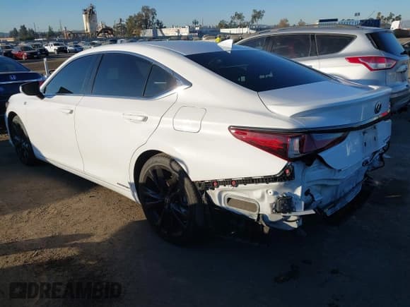 ✅ 2022 Lexus ES 300h F Sport • VIN: 58AGA1C12NU021975 • Лот: 40917172. Опубликован ранее на IAAI с пробегом 38 054 миль. Бесплатный доступ к архиву аукционных продаж из США и подробный отчёт об истории автомобиля на DreamBid. Изображение 3.