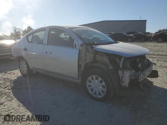 ✅ 2018 Nissan Versa SV • VIN: 3N1CN7AP9JL820300 • Lot: 92606495. Wystawiony na Copart z przebiegiem 69 488 mil. Bezpłatny archiwum sprzedaży aukcyjnych z USA i szczegółowy raport historii pojazdu na DreamBid. Zdjęcie 4.