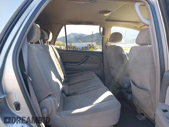 ✅ 2003 Toyota Sequoia SR5 • VIN: 5TDZT34A83S186830 • Lot: 43800247. Listed on IAAI with 236,923 mi. Free auction sales archive from the USA and detailed vehicle history report at DreamBid. Image 8.