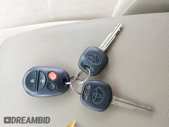 ✅ 2010 Toyota Highlander Sport • VIN: 5TDXK3EH4AS003555 • Lot: 42219422. Wystawiony na IAAI z przebiegiem 209 916 mil. Bezpłatny archiwum sprzedaży aukcyjnych z USA i szczegółowy raport historii pojazdu na DreamBid. Zdjęcie 11.