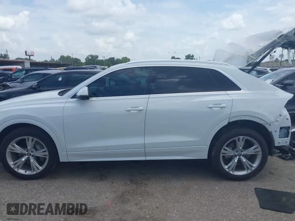 ✅ 2019 Audi Q8 Premium Plus • VIN: WA1BVAF13KD008308 • Lot: 42633072. Wystawiony na IAAI z przebiegiem 61 511 mil. Bezpłatny archiwum sprzedaży aukcyjnych z USA i szczegółowy raport historii pojazdu na DreamBid. Zdjęcie 15.