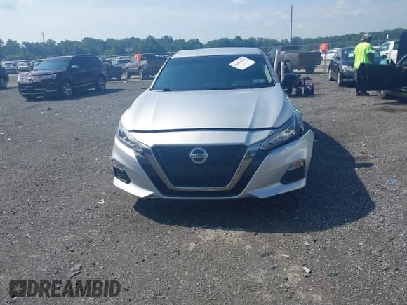 ✅ 2019 Nissan Altima SR • VIN: 1N4BL4CW9KC237584 • Lot: 42606018. Listed on IAAI with 82,064 mi. Free auction sales archive from the USA and detailed vehicle history report at DreamBid. Image 11.