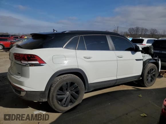 ✅ 2022 Volkswagen Atlas SE • VIN: 1V2KC2CA1NC220073 • Lot: 43833335. Listed on Copart with 70,670 mi. Free auction sales archive from the USA and detailed vehicle history report at DreamBid. Image 3.