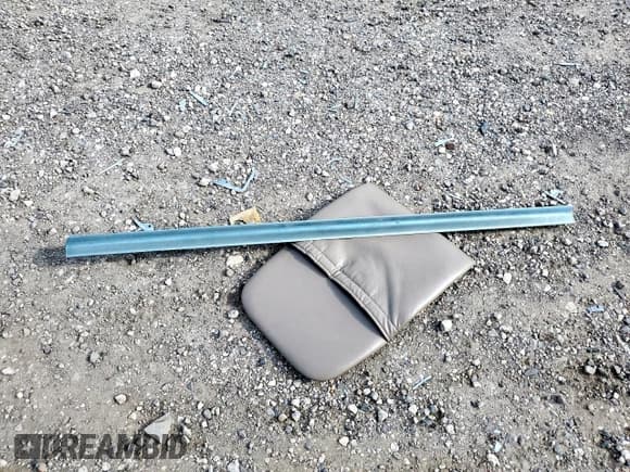 ✅ 1997 Buick Riviera • VIN: 1G4GD22K4V4715131 • Lot: 55349685. Wystawiony na Copart z przebiegiem 67 799 mil. Bezpłatny archiwum sprzedaży aukcyjnych z USA i szczegółowy raport historii pojazdu na DreamBid. Zdjęcie 12.