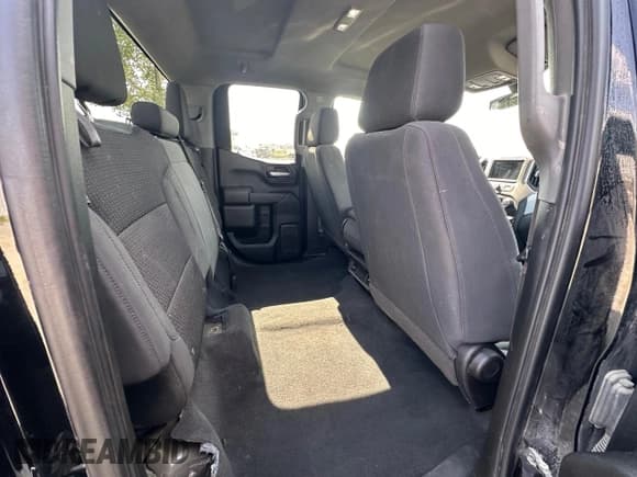 ✅ 2019 Chevrolet Silverado 1500 Custom • VIN: 1GCRYBEF2KZ317771 • Lot: 69050054. Wystawiony na Copart z przebiegiem 103 878 mil. Bezpłatny archiwum sprzedaży aukcyjnych z USA i szczegółowy raport historii pojazdu na DreamBid. Zdjęcie 8.