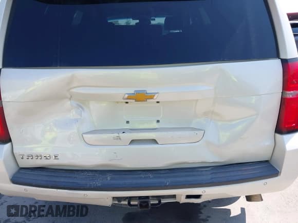 ✅ 2015 Chevrolet Tahoe LT • VIN: 1GNSCBKC8FR218895 • Lot: 43179904. Listed on IAAI with 230,145 mi. Free auction sales archive from the USA and detailed vehicle history report at DreamBid. Image 6.