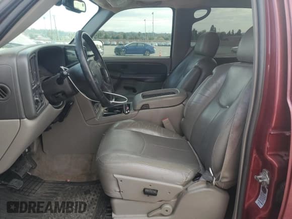 ✅ 2005 GMC Yukon XL SLE • VIN: 1GKEC16Z95J188323 • Lot: 86323365. Wystawiony na Copart z przebiegiem 212 488 mil. Bezpłatny archiwum sprzedaży aukcyjnych z USA i szczegółowy raport historii pojazdu na DreamBid. Zdjęcie 7.