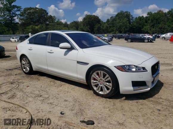 ✅ 2016 Jaguar XF 35t Premium • VIN: SAJBD4BV6GCY06805 • Lot: 69242085. Listed on Copart with 88,331 mi. Free auction sales archive from the USA and detailed vehicle history report at DreamBid. Image 4.