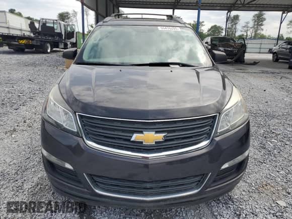 2017 Chevrolet Traverse LS z VIN 1GNKVFKD6HJ201654, wystawiony jako Copart lot #55476205 z przebiegiem 109 969 mil mil oraz Czysty tytuł • Clean title. Historia ofert i sprzedaży dostępna na DreamBid. Obrazek 5.