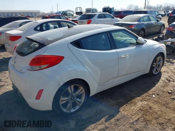 ✅ 2014 Hyundai Veloster • VIN: KMHTC6AD6EU194151 • Lot: 41775835. Wystawiony na IAAI z przebiegiem 111 136 mil. Bezpłatny archiwum sprzedaży aukcyjnych z USA i szczegółowy raport historii pojazdu na DreamBid. Zdjęcie 4.