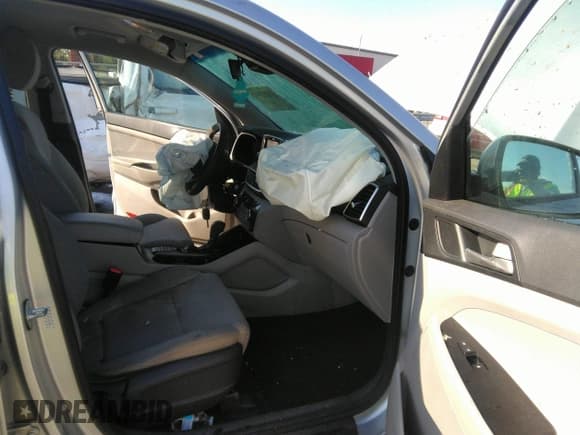 ✅ 2019 Hyundai Tucson SE • VIN: KM8J2CA47KU918983 • Лот: 41987807. Опубликован ранее на IAAI с пробегом 84 477 миль. Бесплатный доступ к архиву аукционных продаж из США и подробный отчёт об истории автомобиля на DreamBid. Изображение 5.