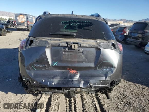 ✅ 2018 Toyota RAV4 XLE • VIN: JTMRFREV6JJ718520 • Lot: 85415905. Wystawiony na Copart z przebiegiem 200 358 mil. Bezpłatny archiwum sprzedaży aukcyjnych z USA i szczegółowy raport historii pojazdu na DreamBid. Zdjęcie 6.