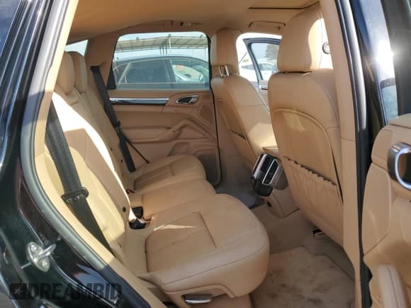 ✅ 2011 Porsche Cayenne S • VIN: WP1AB2A22BLA43457 • Лот: 91116545. Опубликован ранее на Copart с пробегом 151 202 миль. Бесплатный доступ к архиву аукционных продаж из США и подробный отчёт об истории автомобиля на DreamBid. Изображение 11.