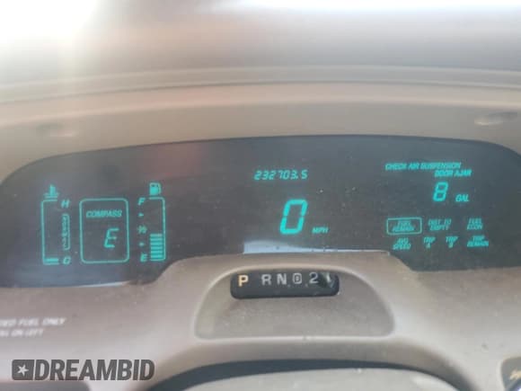 ✅ 1997 Lincoln Town Car Cartier • VIN: 1LNLM83W8VY603606 • Lot: 60467145. Listed on Copart with 232,703 mi. Free auction sales archive from the USA and detailed vehicle history report at DreamBid. Image 10.