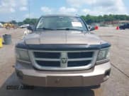 ✅ 2010 Dodge Dakota Bighorn/Lonestar • VIN: 1D7CW3GK3AS130838 • Lot: 42473115. Wystawiony na IAAI z przebiegiem 205 215 mil. Bezpłatny archiwum sprzedaży aukcyjnych z USA i szczegółowy raport historii pojazdu na DreamBid. Zdjęcie 6.