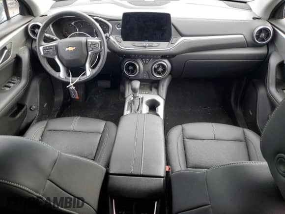 2024 Chevrolet Blazer LT z VIN 3GNKBJR42RS170162, wystawiony jako Copart lot #57754705 z przebiegiem 13 644 mil mil oraz Czysty tytuł • Clean title. Historia ofert i sprzedaży dostępna na DreamBid. Obrazek 8.