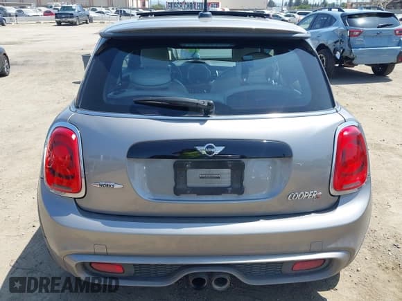 ✅ 2017 MINI Hardtop Cooper S • VIN: WMWXP7C34H2C61768 • Lot: 42579522. Wystawiony na IAAI z przebiegiem 67 876 mil. Bezpłatny archiwum sprzedaży aukcyjnych z USA i szczegółowy raport historii pojazdu na DreamBid. Zdjęcie 17.
