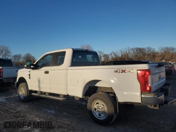 ✅ 2017 Ford F-350 Lariat • VIN: 1FT8X3B69HED38805 • Lot: 41988235. Wystawiony na Copart z przebiegiem 57 984 mil. Bezpłatny archiwum sprzedaży aukcyjnych z USA i szczegółowy raport historii pojazdu na DreamBid. Zdjęcie 2.