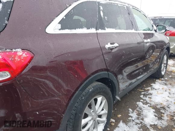✅ 2016 Kia Sorento LX • VIN: 5XYPGDA5XGG141349 • Lot: 43665582. Listed on IAAI with 157,337 mi. Free auction sales archive from the USA and detailed vehicle history report at DreamBid. Image 17.