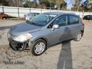 ✅ 2009 Nissan Versa S • VIN: 3N1BC13E79L415669 • Lot: 91453765. Listed on Copart with 111,886 mi. Free auction sales archive from the USA and detailed vehicle history report at DreamBid. Image 1.