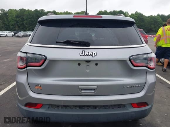 ✅ 2018 Jeep Compass Limited • VIN: 3C4NJCCB7JT358766 • Lot: 43005105. Listed on IAAI with 110,420 mi. Free auction sales archive from the USA and detailed vehicle history report at DreamBid. Image 16.