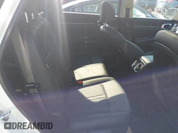 ✅ 2025 Kia Sorento S • VIN: 5XYRLDJC0SG322858 • Lot: 42852680. Wystawiony na IAAI z przebiegiem 14 380 mil. Bezpłatny archiwum sprzedaży aukcyjnych z USA i szczegółowy raport historii pojazdu na DreamBid. Zdjęcie 8.