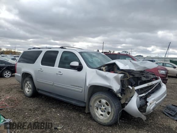 ✅ 2014 Chevrolet Suburban LT • VIN: 1GNSKJE71ER240120 • Lot: 78136164. Wystawiony na Copart z przebiegiem 209 203 mil. Bezpłatny archiwum sprzedaży aukcyjnych z USA i szczegółowy raport historii pojazdu na DreamBid. Zdjęcie 4.