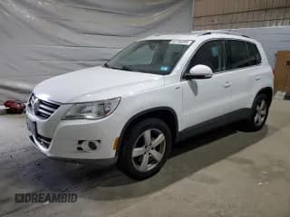 ✅ 2010 Volkswagen Tiguan SE • VIN: WVGBV7AX1AW531670 • Lot: 83760295. Listed on Copart with 120,425 mi. Free auction sales archive from the USA and detailed vehicle history report at DreamBid. Image 1.