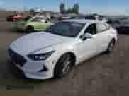 2020 Hyundai Sonata SE z VIN 5NPEG4JA1LH004081, wystawiony jako Copart lot #70027302 z przebiegiem 46 896 mil mil oraz . Historia ofert i sprzedaży dostępna na DreamBid. Obrazek 1.