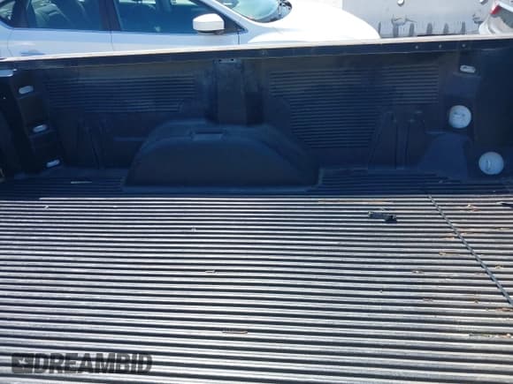 ✅ 2019 Chevrolet Silverado 1500 Work Truck • VIN: 3GCNWAEF1KG284129 • Lot: 42316787. Wystawiony na IAAI z przebiegiem 46 151 mil. Bezpłatny archiwum sprzedaży aukcyjnych z USA i szczegółowy raport historii pojazdu na DreamBid. Zdjęcie 8.