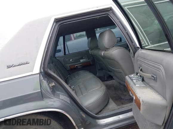 ✅ 1988 Ford Crown Victoria • VIN: 2FABP74F1JX118806 • Lot: 42951068. Listed on IAAI with 40,086 mi. Free auction sales archive from the USA and detailed vehicle history report at DreamBid. Image 8.