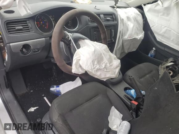 ✅ 2015 Volkswagen Jetta S • VIN: 3VW2K7AJ3FM316353 • Лот: 82129585. Опубликован ранее на Copart с пробегом 150 449 миль. Бесплатный доступ к архиву аукционных продаж из США и подробный отчёт об истории автомобиля на DreamBid. Изображение 8.